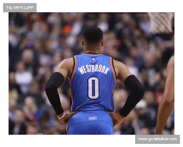 威少三双狂潮席卷赛场 打破记录引爆NBA风云 威少三双狂潮席卷赛场 打破记录引爆NBA风云